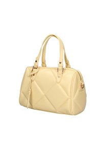 Borsa a spalla gialla trapuntata con manici corti, hardware dorato, chiusura con zip e superficie texturizzata. Presenta accenti con motivo a rombi.