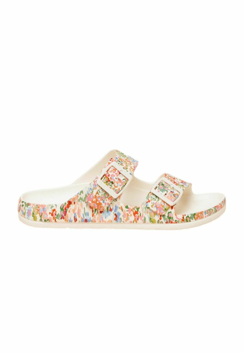 Sandał wsuwany z dwoma regulowanymi paskami z klamrami oraz wielokolorowym kwiatowym wzorem na białym tle.