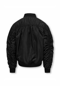 Črna bomber jakna z gladko, sijočo teksturo, z nabranimi rokavi, rebrastim ovratnikom in elastičnimi manšetami.