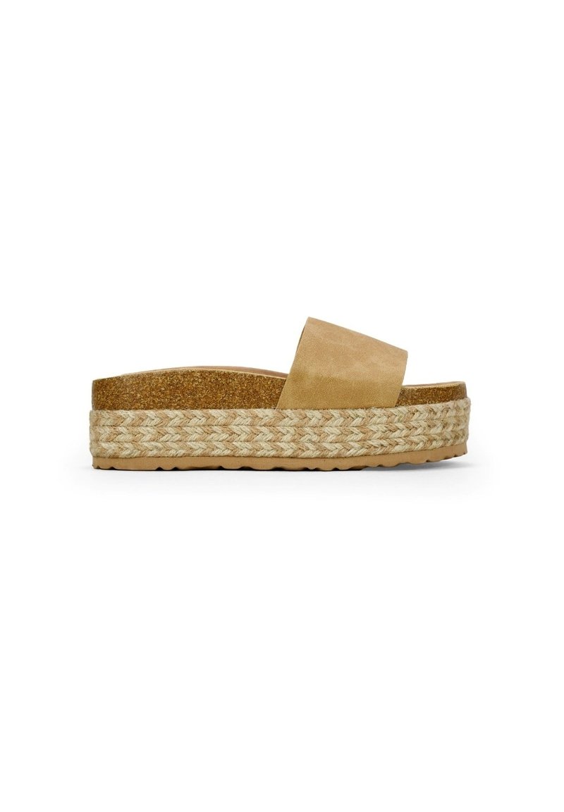 Sandale espadrille beige avec une large sangle, une semelle intermédiaire en liège et une semelle tressée style corde. Design plat avec une texture lisse.