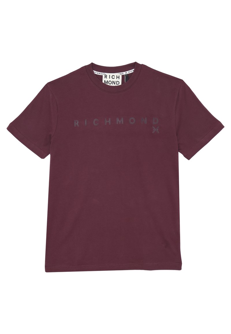 T-shirt bordeaux in cotone. Caratterizzato da maniche corte, colletto a giro e la scritta "RICHMOND" stampata in lettere grasse e nere sulla parte anteriore.