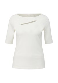 Witte top met korte mouwen met een bootnek en een diagonale uitsnede aan de voorkant. Gladde textuur, aansluitend ontwerp en effen kleur.
