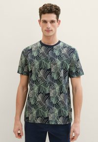 TOM TAILOR MIT ALLOVER - Camiseta estampada - navy multicolor leaf design