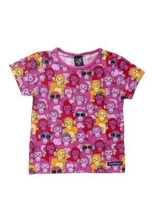 Children’s pink short-sleeve shirt covered in colorful cartoon monkey faces, some wearing sunglasses or hats, with a "Villervalla" label.