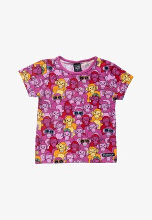 Roze kinder T-shirt met korte mouwen, bedekt met kleurrijke cartoonmonkargezichten, sommige met een zonnebril of hoed, met een label van "Villervalla".
