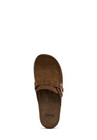 Zoccolo marrone in suede, con cinturino regolabile e soletta con memory cushion, visto dall'alto su sfondo bianco.