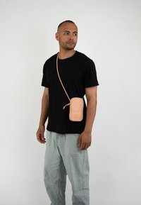 Johnny Urban  JOSH UNISEX morelowy