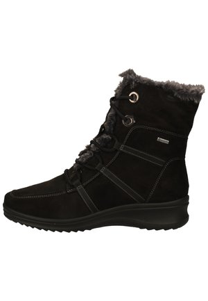Bottine en suédine noire avec un col en fausse fourrure, lacets ronds, œillets en métal et semelle texturée pour une meilleure adhérence. Présente des coutures renforcées.