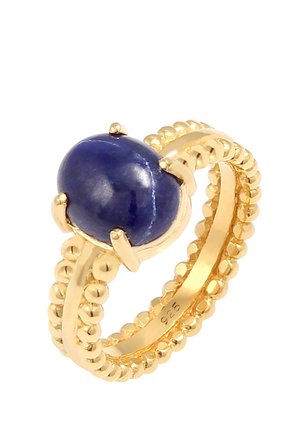 Bague anneau perlée en or avec une grande pierre précieuse ovale bleu profond tenue par quatre griffes, marquée "925" à l'intérieur de l'anneau.