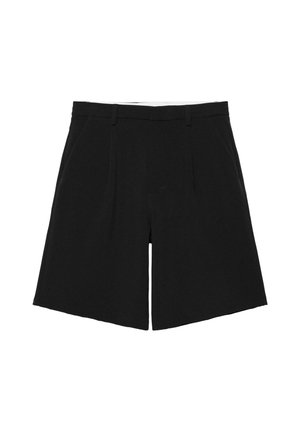 Pantaloni scurți negri croiți, cu bucle pentru curea, pliseuri frontale și buzunare laterale, așezați pe o suprafață plată pe un fundal alb.