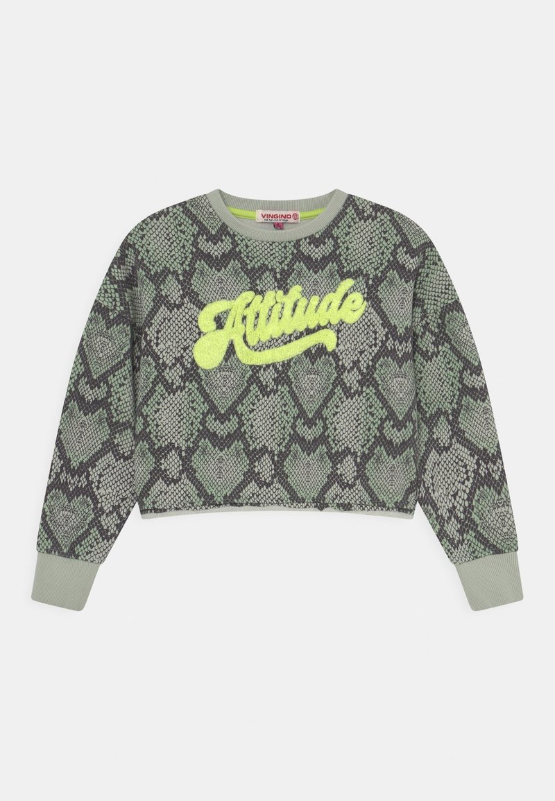 Sweat-shirt court à manches longues imprimé serpent vert et gris avec texte texturé jaune néon "Attitude" sur la poitrine.