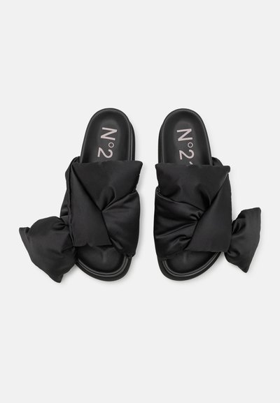 N°21 FLAT - Šľapky - black