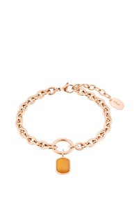 Bracciale in metallo rosa con catene collegate, caratterizzato da un ciondolo ovale con una pendente in pietra gialla. Include una chiusura a moschettone.