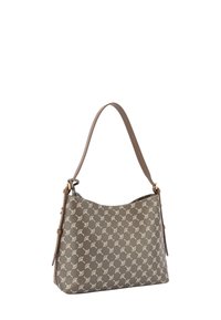 Torebka hobo w brązowym, teksturowanym materiale z powtarzającym się jasnym wzorem, pojedynczym paskiem na ramię oraz zaokrąglonym wzornictwem górnej części.