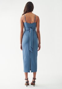 BWLDR VENTI MIDI DRESS - Vapaa-ajan mekko - steel blue
