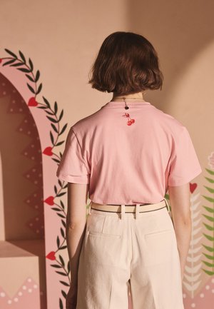 Cath Kidston Trükipildiga T-särk - pink cherry bunches