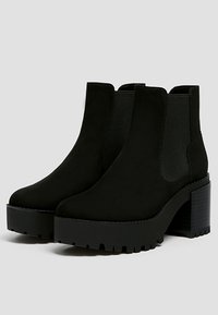 PULL&BEAR Botki na obcasie