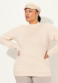 Maglione lungo beige chiaro a maniche lunghe con colletto finto, dettagli a maglia testurizzati ai polsini e orlo decorativo perforato.