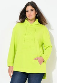 Hoodie verde neon con alto collo, tasca frontale e dettaglio in rilievo "WAY OF LIFE". Tessuto morbido e maniche lunghe.