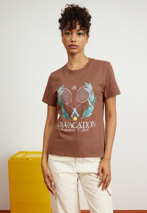 On Vacation NEW VISIONS BERLIN - T-shirt imprimé - chocolate