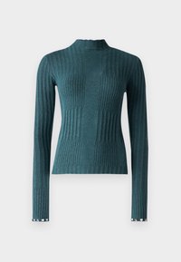 Pull en maille côtelée couleur sarcelle avec un col montant, des manches longues et des poignets ornés de petits boutons décoratifs.