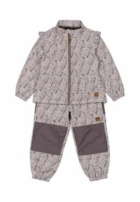 Zweiteiliges Kinderoutfit mit einer hellrosa Jacke mit Blumenmuster und Rüschendetails sowie grauen Hosen mit elastischen Bündchen und Taschen.