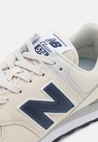 New Balance ML574 UNISEX - Sapatilhas - tan