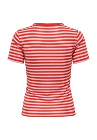 Korte mouw shirt met horizontale rode en lichtroze strepen, aansluitende pasvorm, vanuit de achterkant getoond tegen een witte achtergrond.