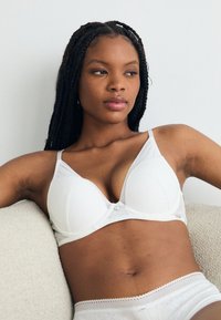 LASCANA PUSH UP - „Push-up” grudnjak - white