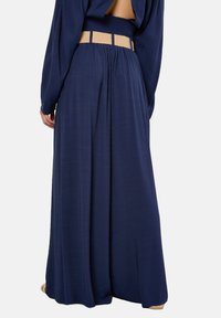 Apricot PLEATED PALAZZO WITH BELT - Pantalon classique - navy
