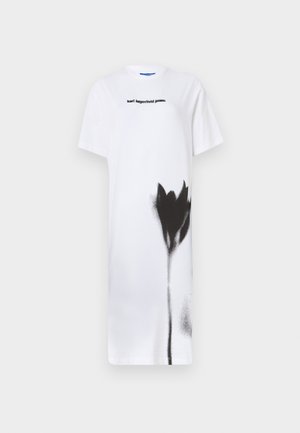 Vit t-shirt-klänning med svart spraymålad blommönster. Visat logotyp "karl lagerfeld jeans" i svart, rundad halsringning, korta ärmar.