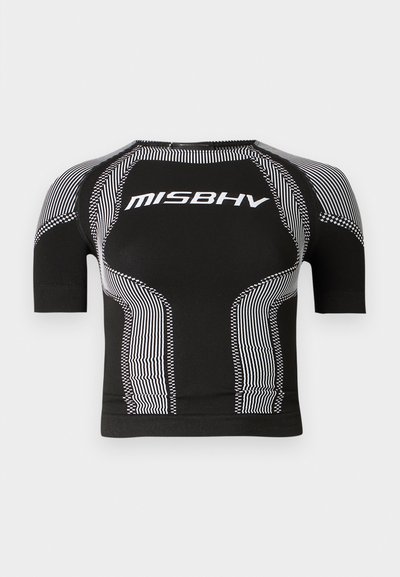 Svart kompresjonstopp med korte ermer som har hvit MISBHV-logo, zigzag- og stripe-mønstre, med en tettsittende design og teksturerte detaljer.