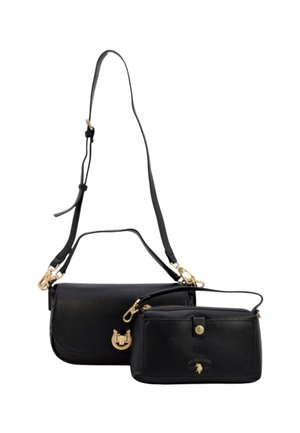 Borsa a tracolla in pelle nera con tracolla rimovibile, dotata di una chiusura frontale e di una piccola borsa con zip attaccata, entrambi con dettagli dorati.