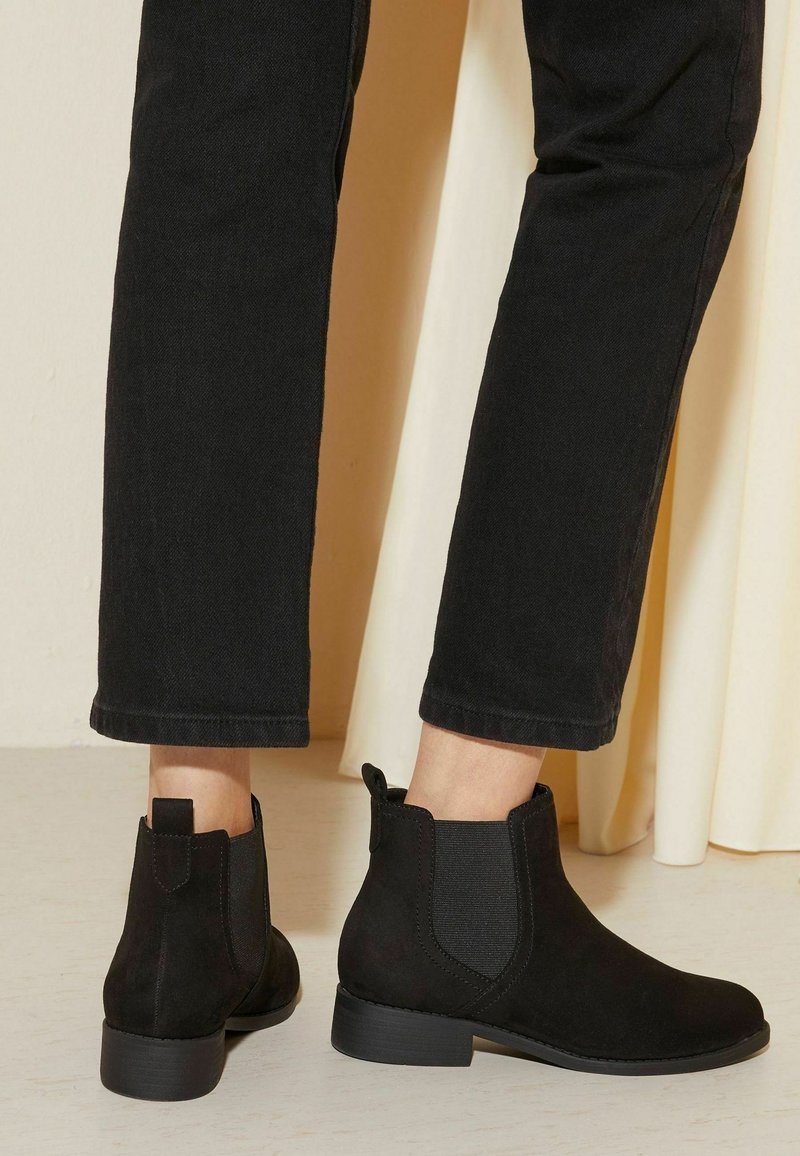 Friends Like These REGULAR FIT Botines black/negro