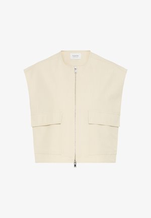 Gilet senza maniche color crema con cerniera frontale argentata e due grandi tasche con patta, taglio squadrato e design senza colletto.