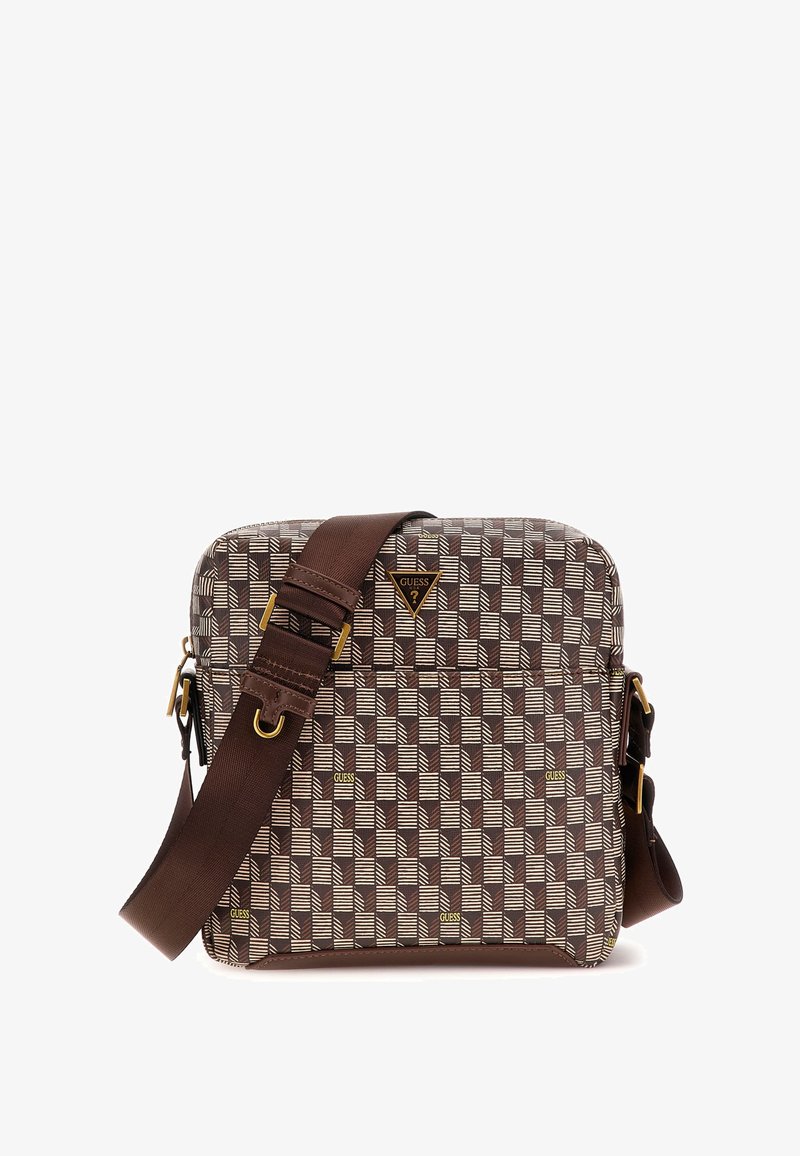 Ruskea geometrisella kuviolla varustettu Messenger-laukku, jossa on säädettävä hihna, kultaiset yksityiskohdat ja brändin logo. Tehty kestävästä materiaalista tyylikkäällä muotoilulla.