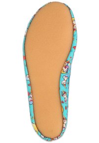 Blaue Stoffschlappen mit bunten Cartoon-Mustern, ausgestattet mit einer glatten, beigen Sohle. Weiche und abgerundete Form mit elastischen Kanten.