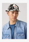 TOY STORY COW HAT - Lippalakki - black/white