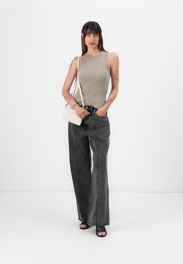 RODE - Relaxed fit jeans3