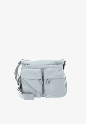 Sac bandoulière gris clair avec deux poches avant zippées, sangle réglable et logo discret "Mandarina Duck" sur la poche inférieure droite.