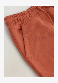 Unselected, light brown