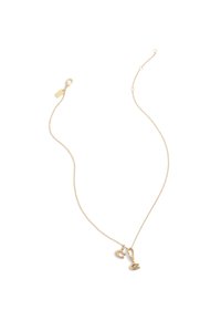 Collar de cadena de oro que presenta dos colgantes: uno en forma de media luna y otro con una piedra de acento circular.