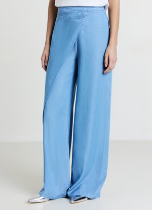 Calliope PCHIA PANNELLO - Jeans a zampa - blu denim chiaro