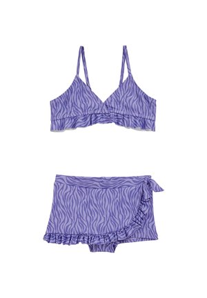 Vijoličen kopalni kostim z volančastim braletejem z zebra vzorcem in ujemajočo se kopalno krilce z zavezanim bočnim trakom, izdelan iz raztegljivega materiala.