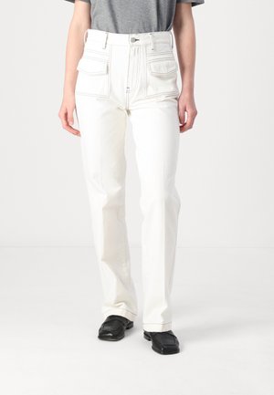 BOOTCUT - Bootcut piegriezuma džinsi - ecru