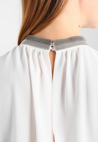 Morgan Camicetta - off-white