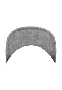 Grått stoffhodebånd med en glatt tekstur og buet form, med avrundede kanter og et enkelt, minimalistisk design.