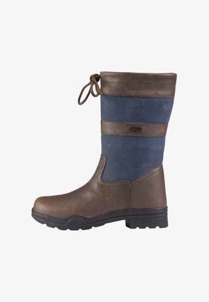 Bota de invierno marrón y azul hasta media pantorrilla con cierre de cordones en la parte superior, suela negra resistente y detalles cosidos en la parte superior y alrededor del tobillo.