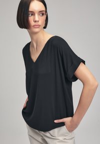 adL SHORT SLEEVES V NECK  - T-shirt basic - black