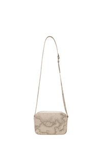 Borsa a tracolla beige con una texture liscia, caratterizzata da un design mappale distintivo, chiusura con zip e tracolla regolabile.